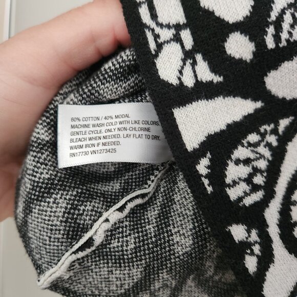 Black and white paisley sweater skirt - Picture 2 of 3